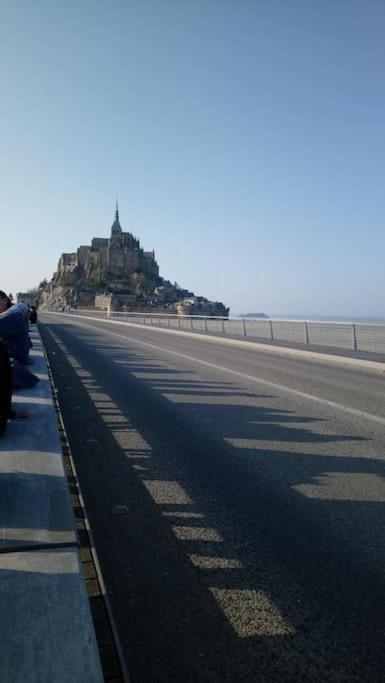 Maison Familiale A 10 Min Du Mont Saint Michel ポントルソン エクステリア 写真